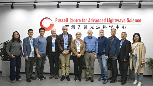 热烈欢迎Le Coq教授、B.Bureau教授、C.Boussard Plédel博士、R.Buczynski教授、许银生教授、罗泽伟教授和黄赟赟教授等杰出专家的来访交流。